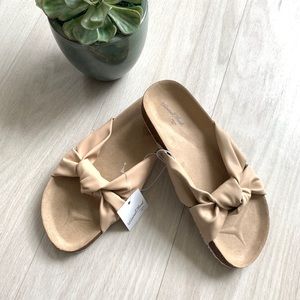 Universal threads tan mock leather sandals